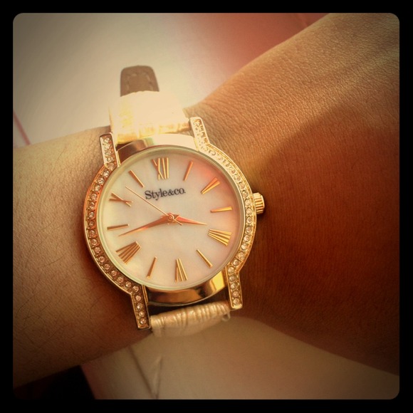 BEAUTIFUL STYLE & CO WATCH 💛