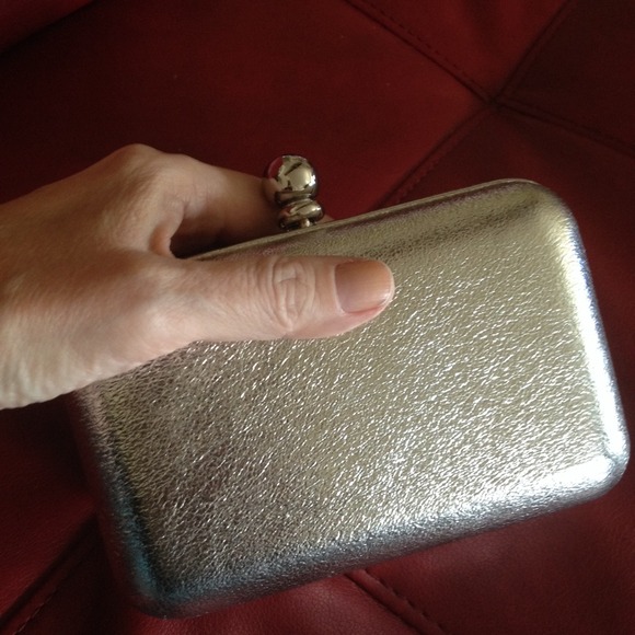 LODIS CLUTCH. SILVER NWOT. ❤️NEVER USED🎁 - Picture 2 of 4