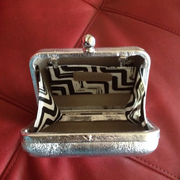 LODIS CLUTCH. SILVER NWOT. ❤️NEVER USED🎁 - Picture 3 of 4