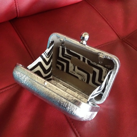 LODIS CLUTCH. SILVER NWOT. ❤️NEVER USED🎁 - Picture 4 of 4