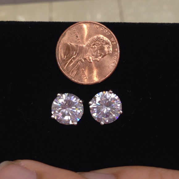 Sterling silver earring - Picture 1 of 2