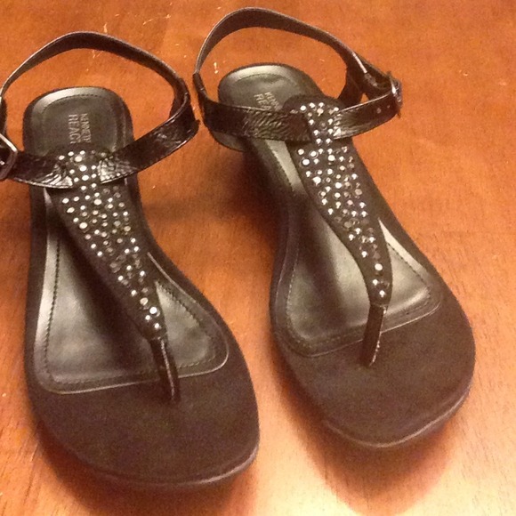 Kenneth Cole Reaction black sandal