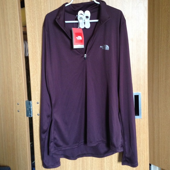 Merlot Red NorthFace Vapor Wick 1/4 Zip
