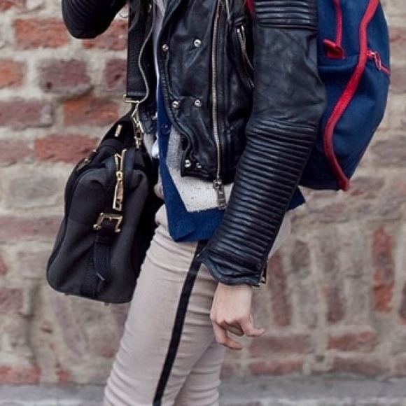 Looking for this outfit!!