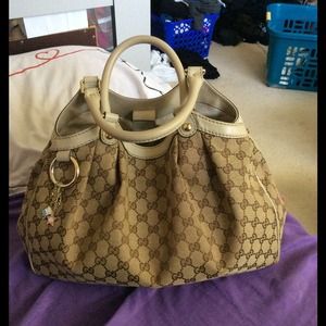 *REDUCED* Large Top Handle Gucci Purse!