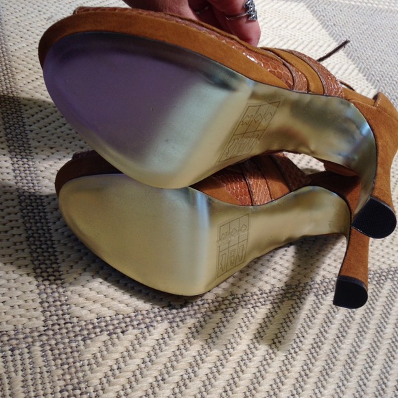 Tobacco peep toe cutout stiletto pumps - Picture 3 of 4