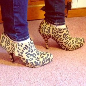 🎉🆕 Leopard print bootie heels *reserved*