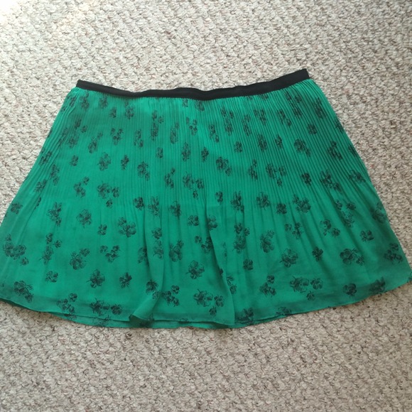 CLEARANCE!! Brand new Victoria Secret green skirt - Picture 2 of 4