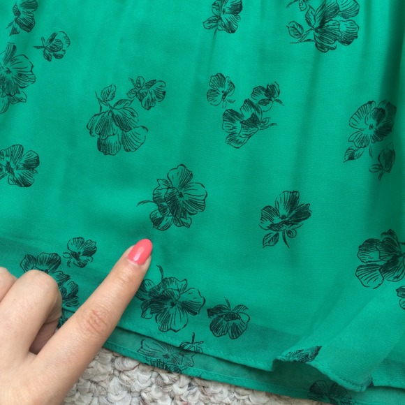 CLEARANCE!! Brand new Victoria Secret green skirt - Picture 4 of 4