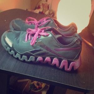 Size 7 1/2 reebok shoes purple and black