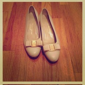 ✋Sold✋Authentic ferragamo vara shoes 6.5