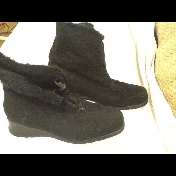 Black fur lined boots