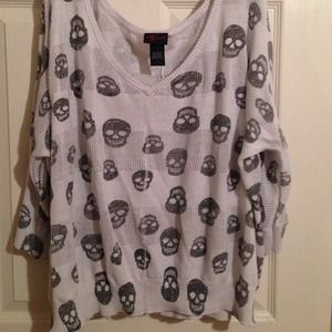 Torrid plus size whit with gray skulls