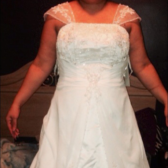 NEED GONE! MAKE AN OFFER! wedding dress