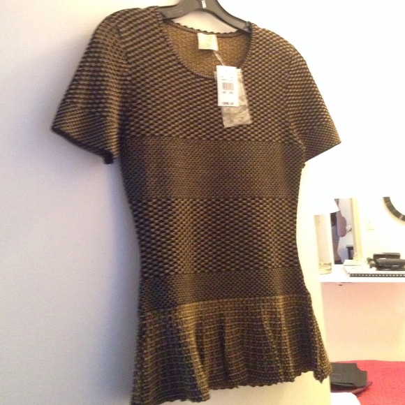NWT. Black/gold stretch peplum top