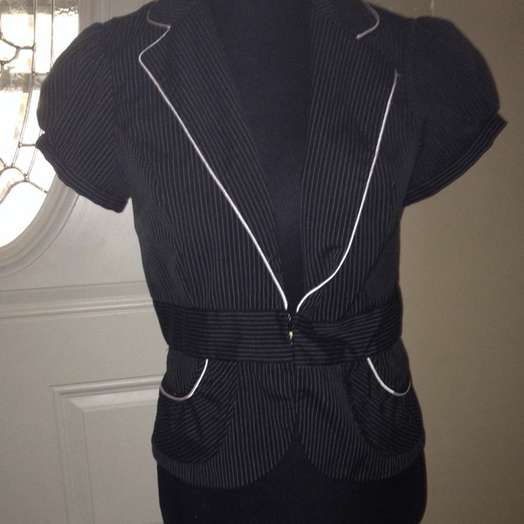 Cute short sleeve Studio Y jacket sz med