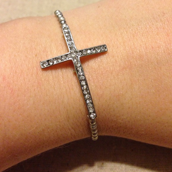 🎯Reserved🎯 interlock Cross Bracelet