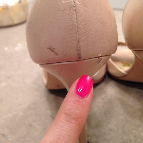 Authentic Manolo Blahnik nude peep toe - Picture 2 of 4