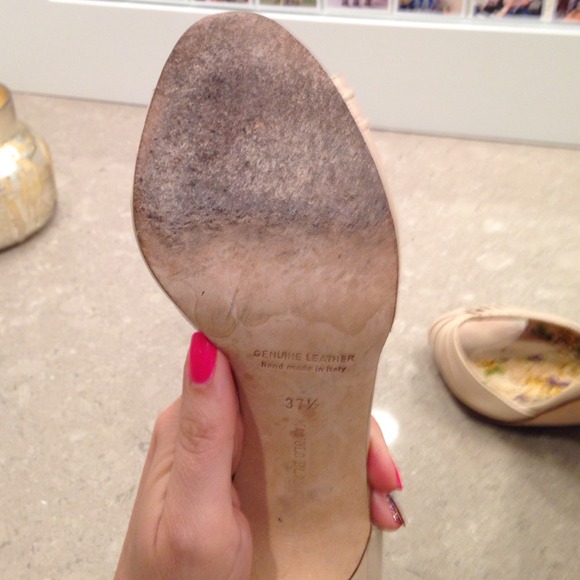 Authentic Manolo Blahnik nude peep toe - Picture 3 of 4