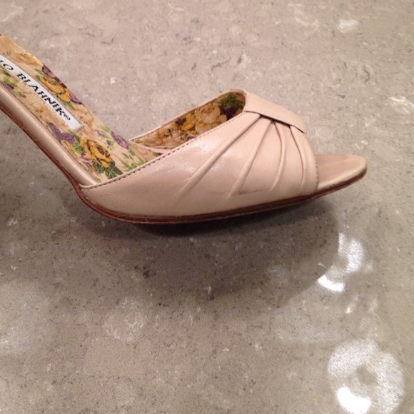 Authentic Manolo Blahnik nude peep toe - Picture 4 of 4