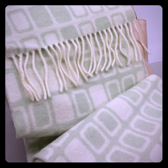 Tasseled lambswool scarf