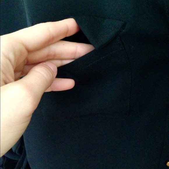 ❌SOLD❌F21 Essential Blouse - Picture 2 of 4