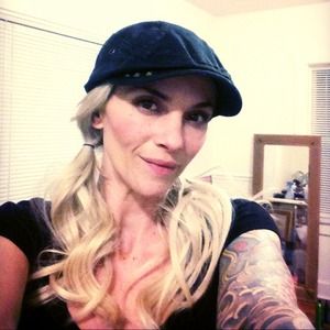 Black Volcom news boy cap💙💜