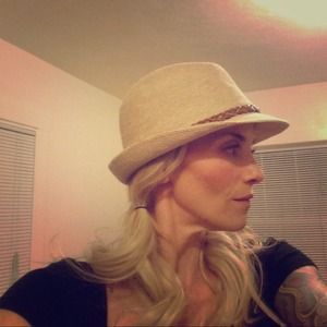 Straw summer Fedora w/ braided leather band💜💙