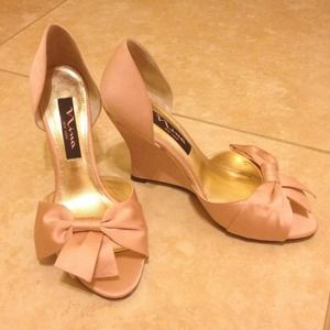 Nina light pink bow wedding/dress shoes- 5.5