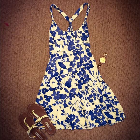 🚫SOLD🚫🎀BLUE FLORAL AE DRESS🎀