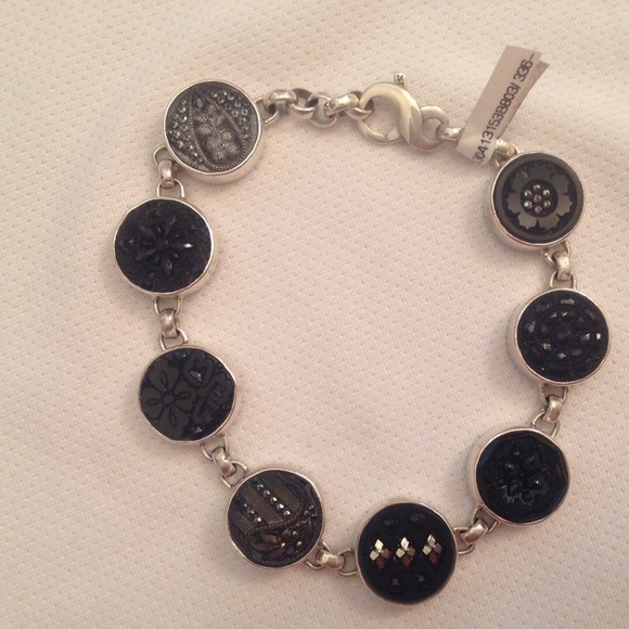 Elizabeth Ngo Jewelry - 🍭2x Host Pick🍭Sterling Vintage Button Bracelet