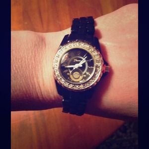 **GIFTED**Beautiful watch! NEEDS BATTERY