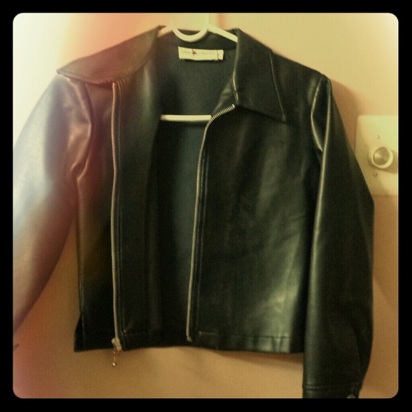 50 % off! A cute light leather jacket.
