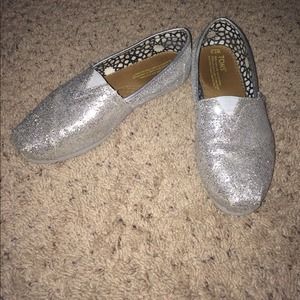 Silver glitter Toms size 7.5 in perfect condition
