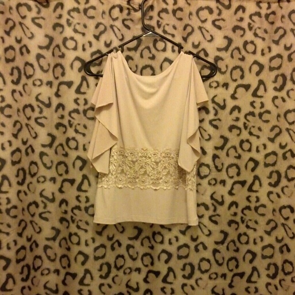 Beautiful blouse for any occassion - Picture 2 of 4