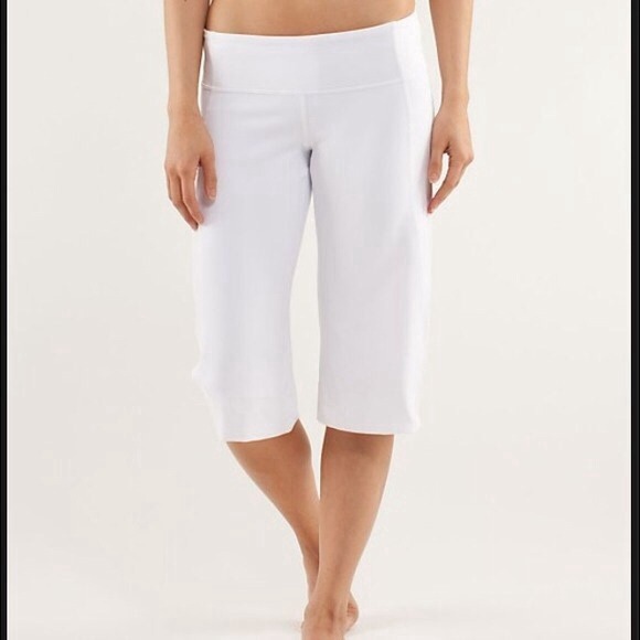 Lululemon Clam Digger II size 6