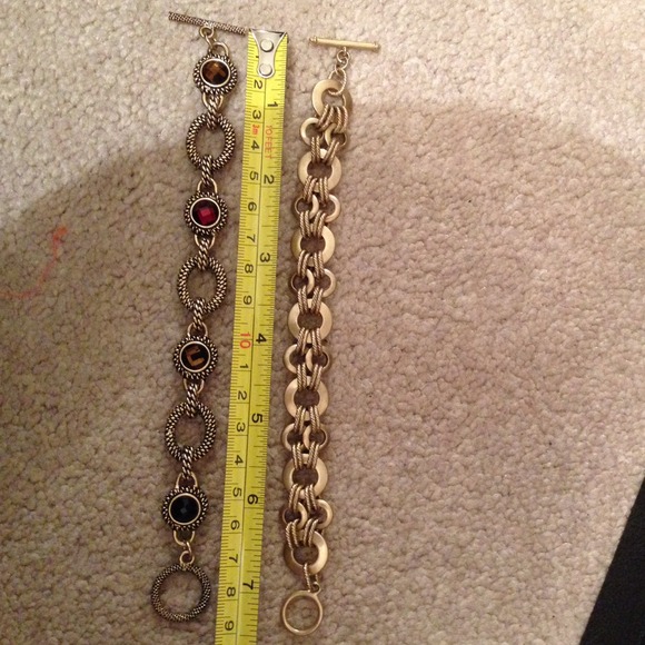 🔸sold🔸2 bracelets and three earrings