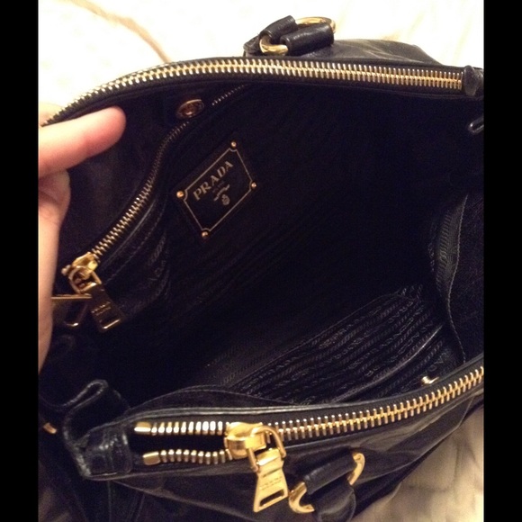 👍❤️SOLD🙌🏻🙌🏻Prada Vitello Shine Black / Gold - Picture 2 of 4