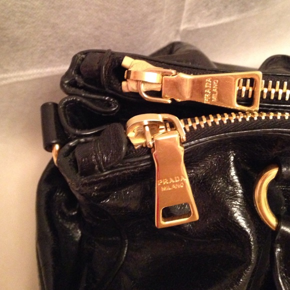 👍❤️SOLD🙌🏻🙌🏻Prada Vitello Shine Black / Gold - Picture 3 of 4