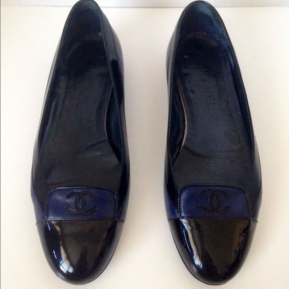 ⛔️SOLD😘Chanel Captoe Navy Flats - Picture 2 of 4