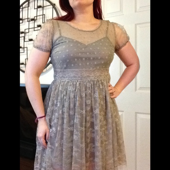 Dresses & Skirts - HP 3/6 🎉 Grey lace dress