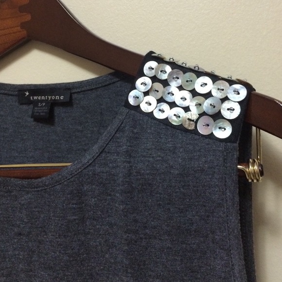 ⭐️TOPS⭐️ - Picture 2 of 4