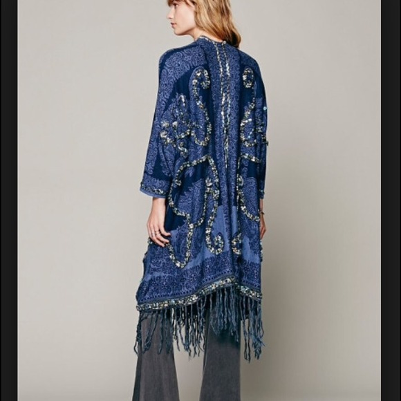 💰SOLD💰 Free People Hendrix Yarn Fringe Poncho - Picture 2 of 4