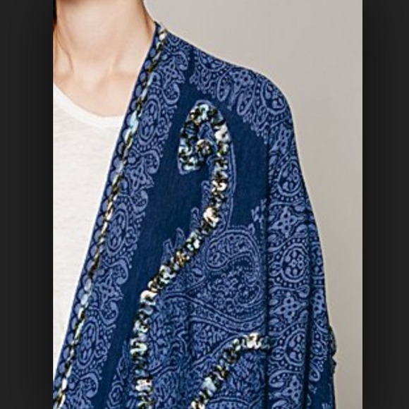 💰SOLD💰 Free People Hendrix Yarn Fringe Poncho - Picture 3 of 4