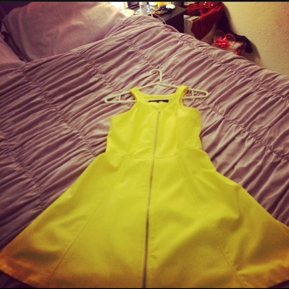 Yellow zip detail dress! - Picture 2 of 3