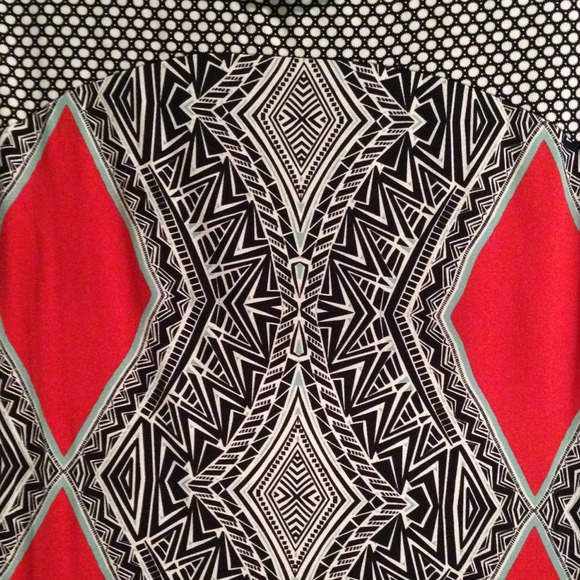 SOLD IN BUNDLE! ANTHRO tribal tee -NWOT! Host Pick - Picture 2 of 4