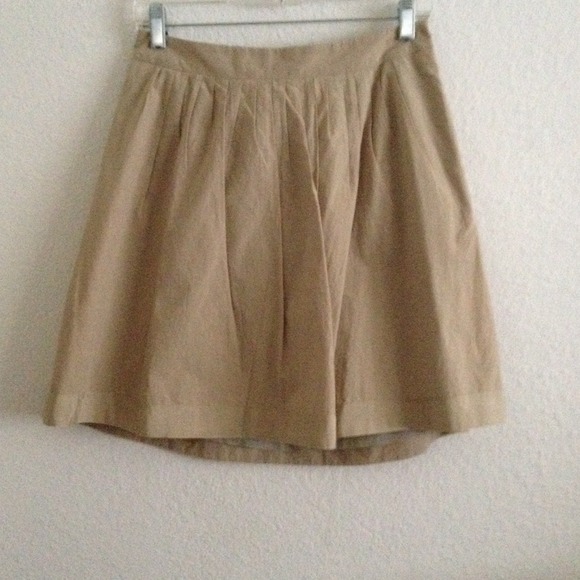 Banana Republic Pleated Skirt size 4