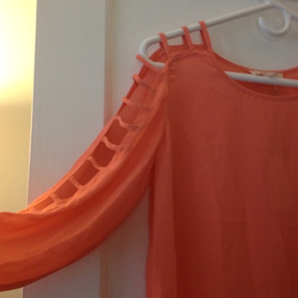 NWT Blouse with Awesome Sleeves - Picture 2 of 2