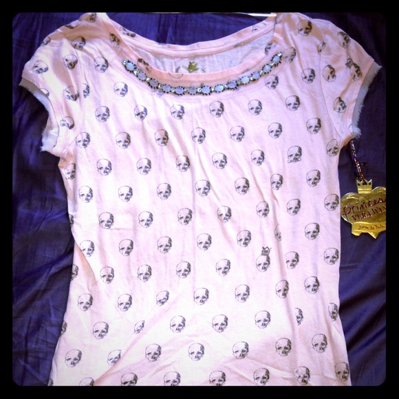 🌟Princess Vera Wang Feminine Skull Shirt🌟