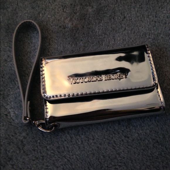 🎉NWOT Victoria's Secret metallic iPhone 5 Wallet